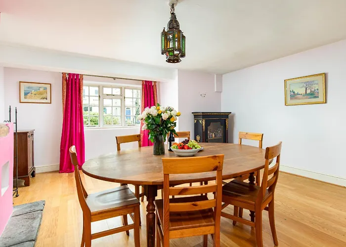 New Refined Period 4Bd 2Bath Cotham Home-Private Parking Apartment *