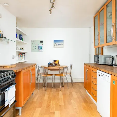 New Refined Period 4bd 2bath Cotham Home-private Parking ブリストル