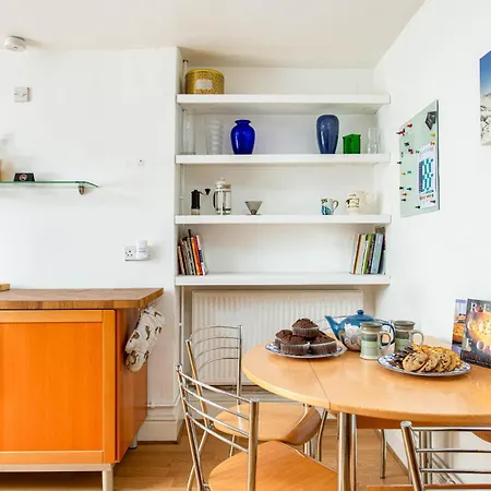 New Refined Period 4bd 2bath Cotham Home-private Parking