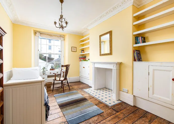 New Refined Period 4Bd 2Bath Cotham Home-Private Parking Apartment *