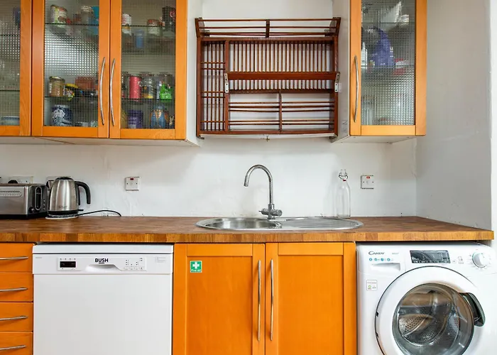 New Refined Period 4Bd 2Bath Cotham Home-Private Parking Apartment