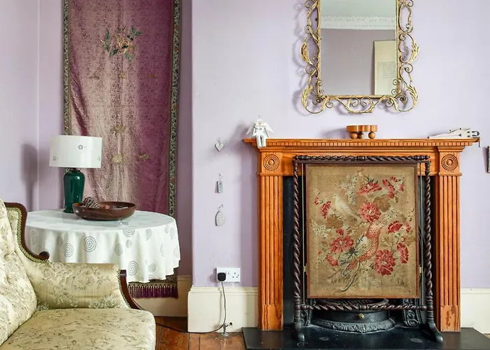 New Refined Period 4Bd 2Bath Cotham Home-Private Parking Apartment *