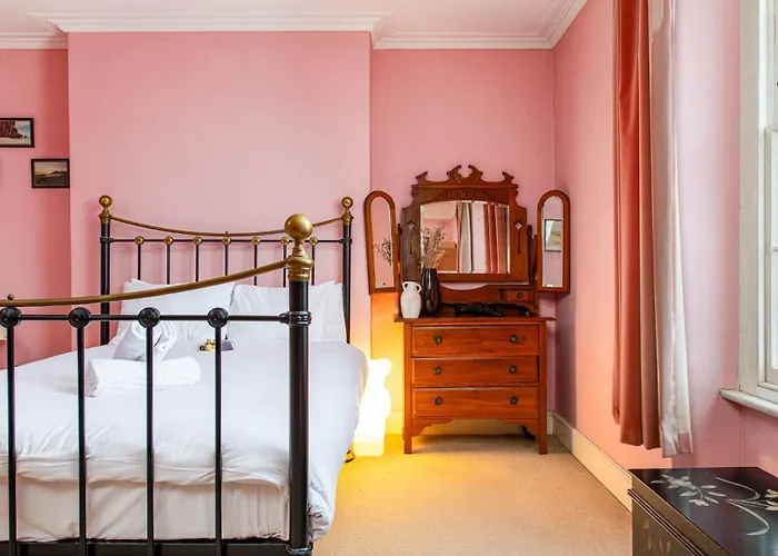 New Refined Period 4bd 2bath Cotham Home-private Parking Lejlighed *