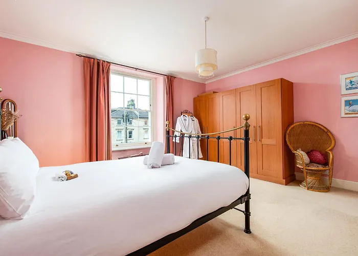 New Refined Period 4bd 2bath Cotham Home-private Parking Lejlighed Bristol