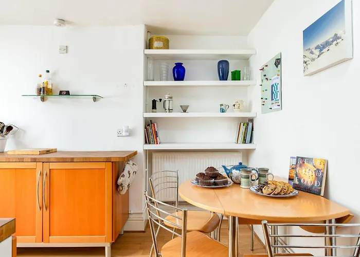 New Refined Period 4bd 2bath Cotham Home-private Parking